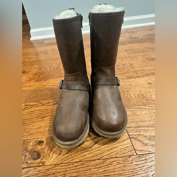 UGGs- Never worn (Size 4) - Picture 5 of 5